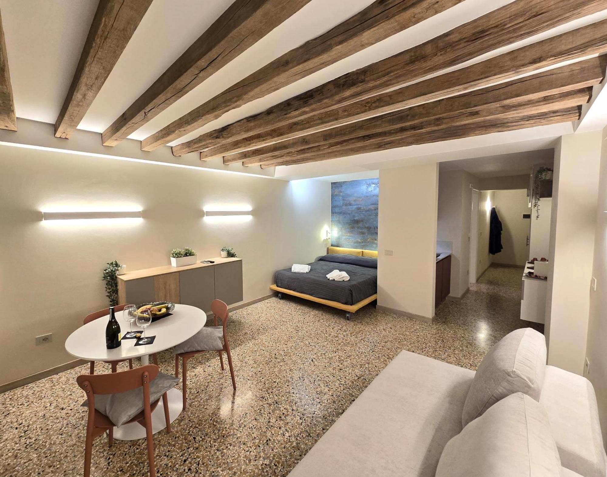 Cozy With Canal View Apartamento Venecia